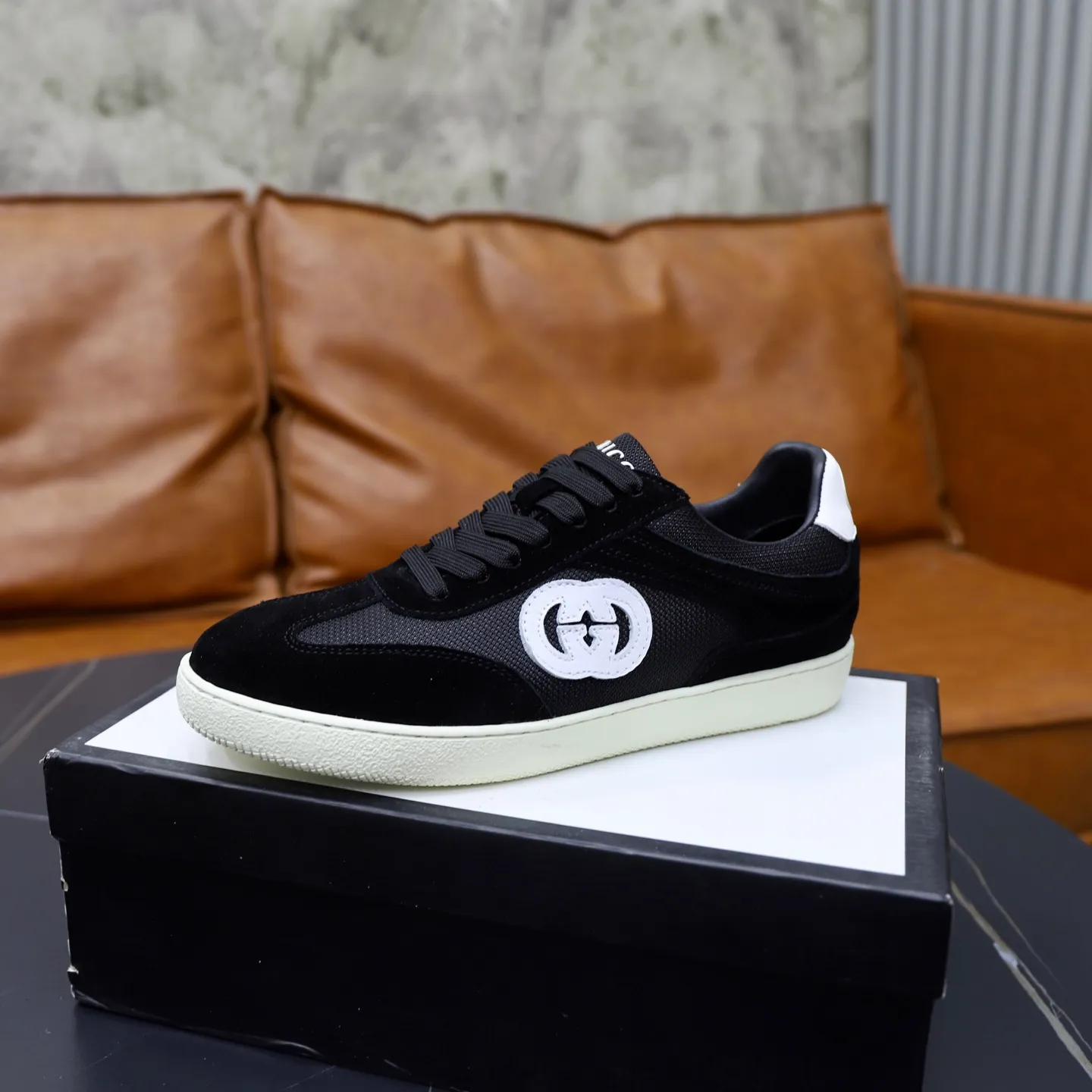 Men's shoes: 400💰🙅‍♂️🙅‍♂️🙅‍♂️ Brand: GUCCI Standard code: 38-44 (45 customized) Grade: Same as the official website Material: Original leather splicing Comfortable and breathable lining Original wear-resistant outsole Style category: Men's fashionable casual shoes Running sneakers Noble luxury brand elements Top luxury Color: actual picture color